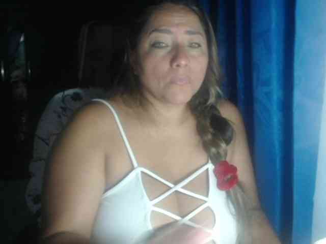 adrianamilf44 webcam