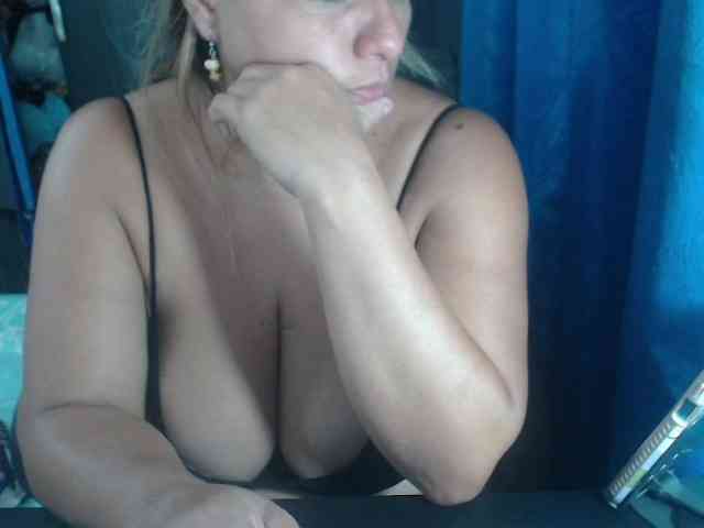 adrianamilf44 webcam