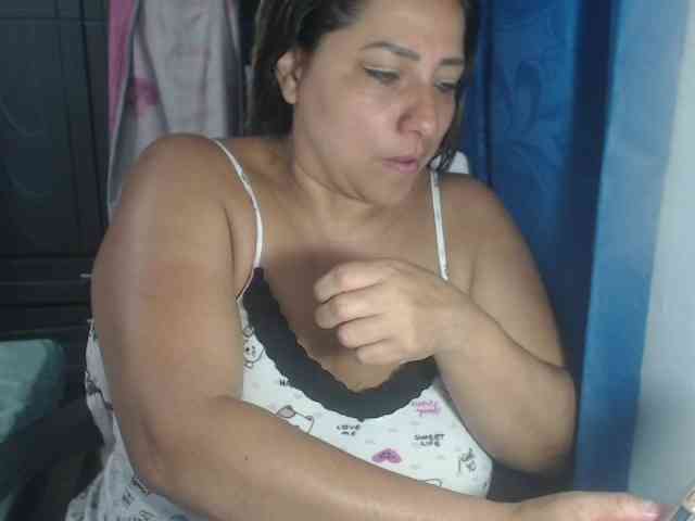 adrianamilf44 webcam