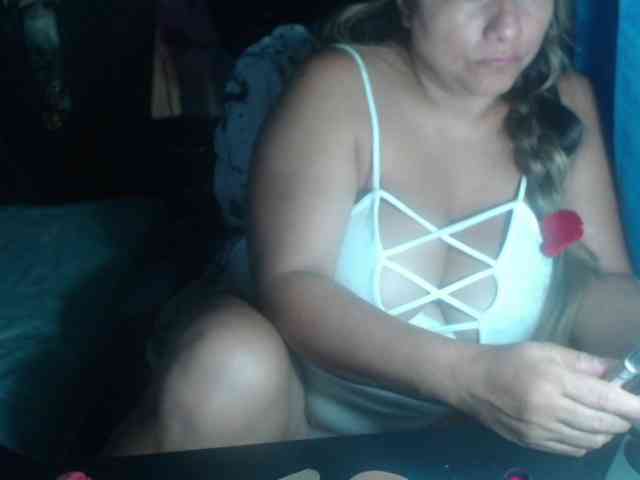 adrianamilf44 webcam