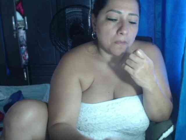 adrianamilf44 webcam