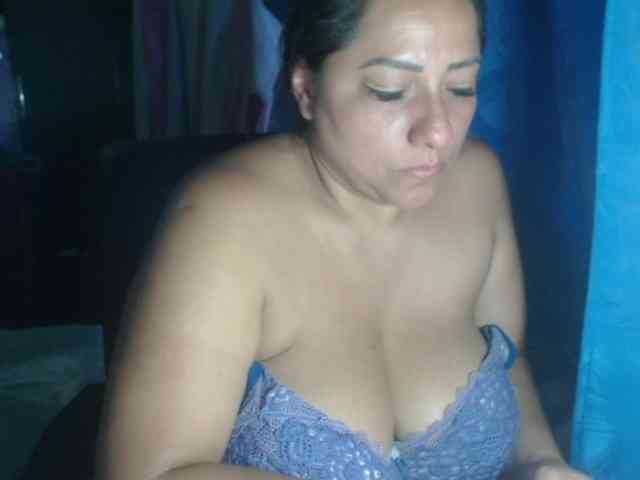 adrianamilf44 webcam