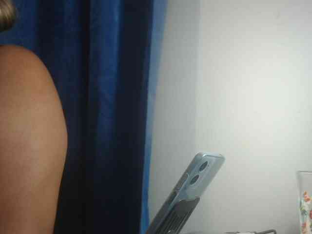 adrianamilf44 webcam