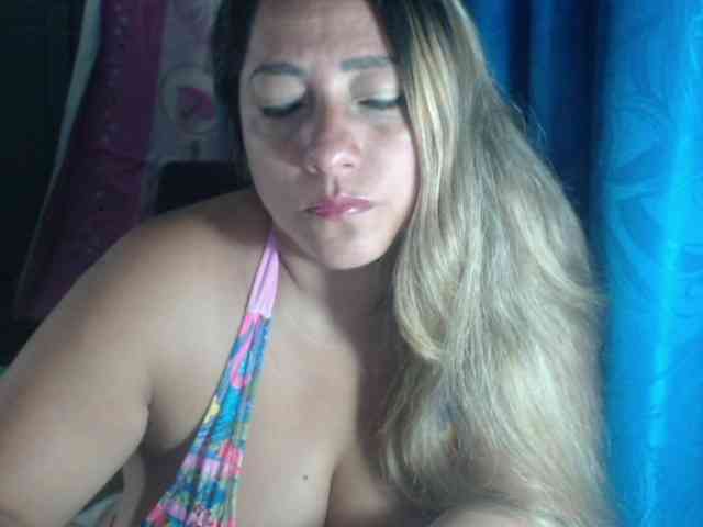 adrianamilf44 webcam