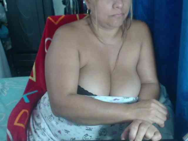 adrianamilf44 webcam