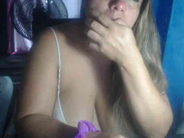 adrianamilf44 webcam