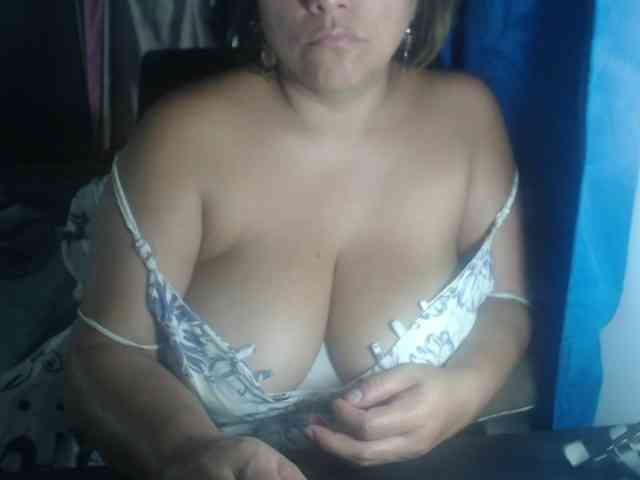 adrianamilf44 webcam