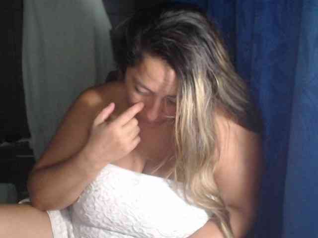 adrianamilf44 webcam