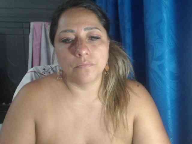 adrianamilf44 webcam