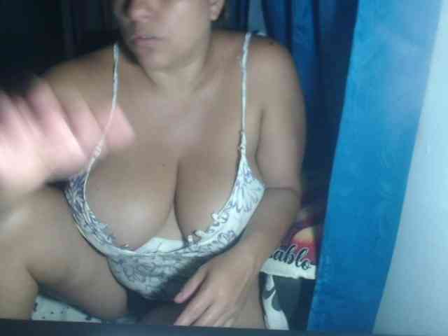 adrianamilf44 webcam