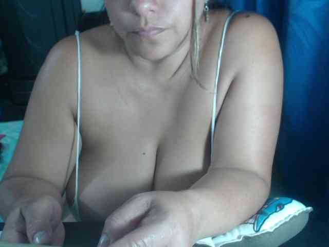 adrianamilf44 webcam