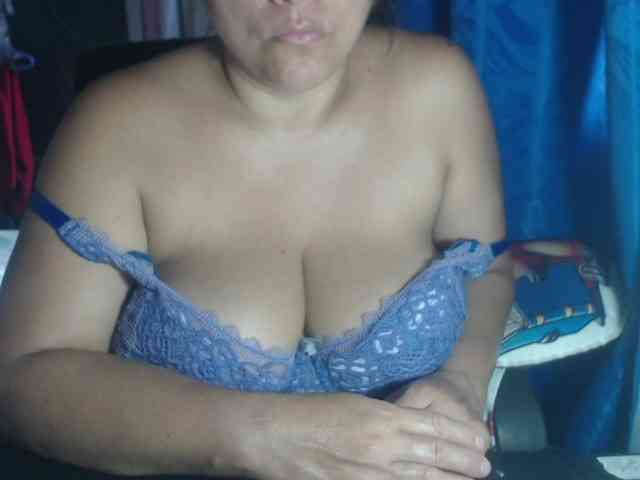 adrianamilf44 webcam