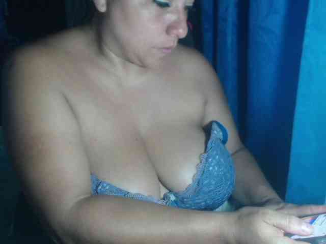 adrianamilf44 webcam