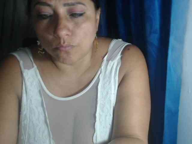 adrianamilf44 webcam