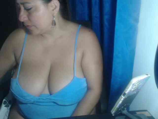 adrianamilf44 webcam