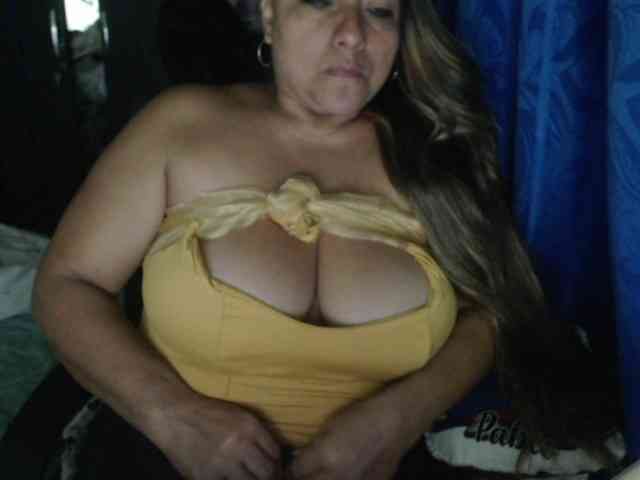 adrianamilf44 webcam