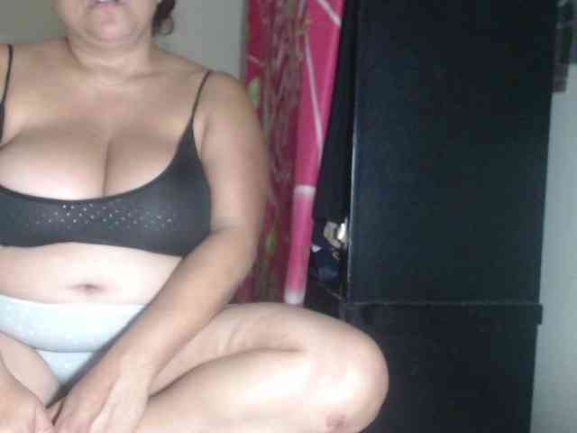 adrianamilf44 webcam