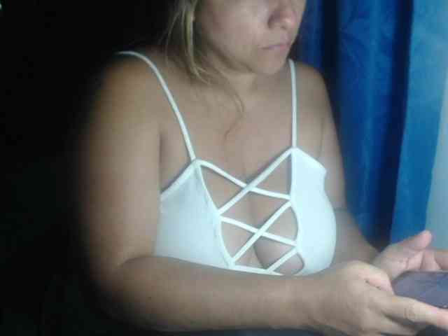 adrianamilf44 webcam