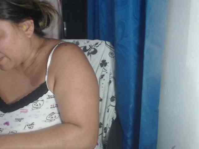 adrianamilf44 webcam