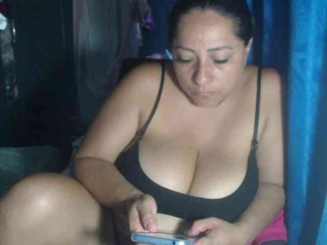 adrianamilf44 webcam