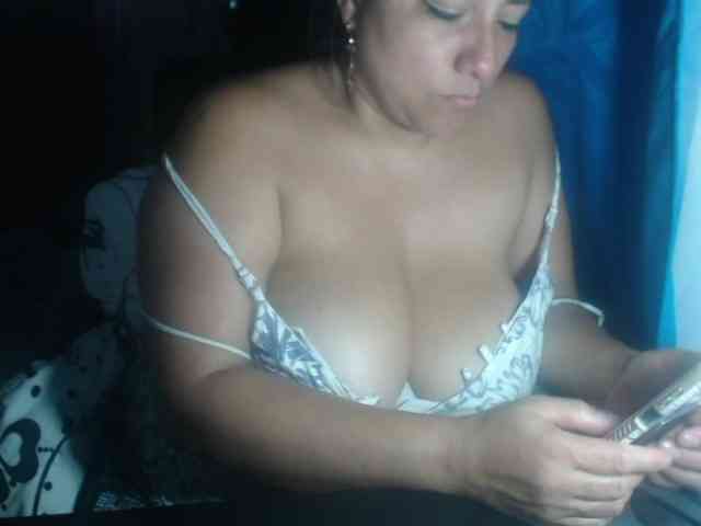 adrianamilf44 webcam