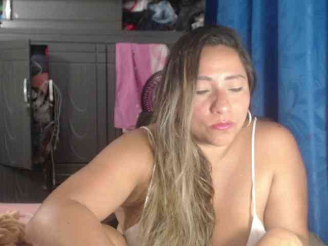 adrianamilf44 webcam