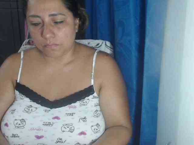 adrianamilf44 webcam