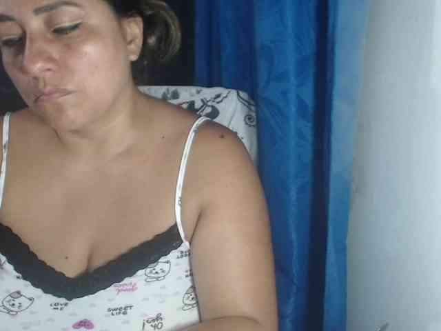 adrianamilf44 webcam