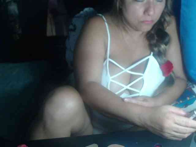 adrianamilf44 webcam