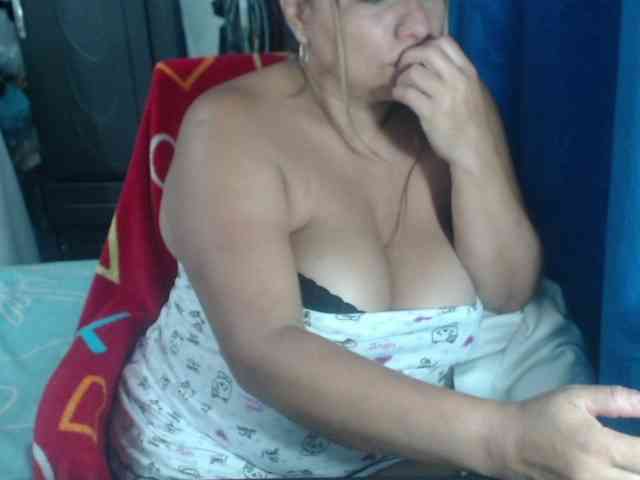 adrianamilf44 webcam