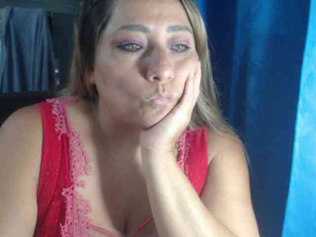 adrianamilf44 webcam
