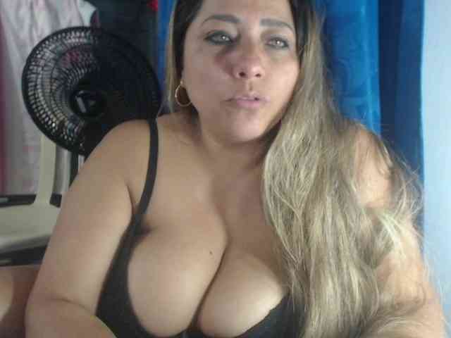 adrianamilf44 webcam