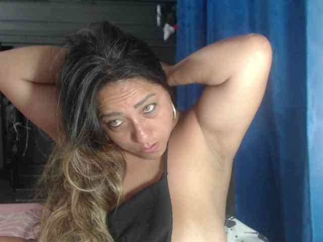 adrianamilf44 webcam