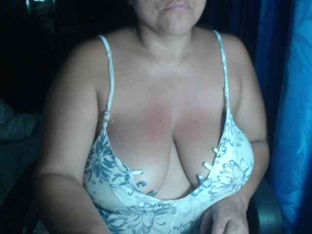 adrianamilf44 webcam