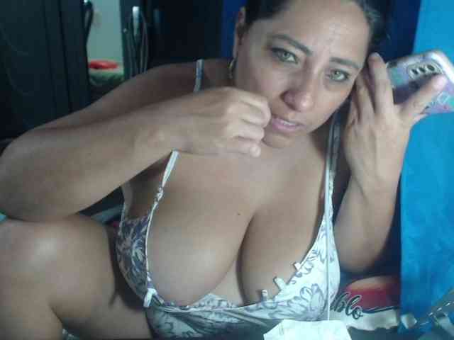 adrianamilf44 adrianamilf44