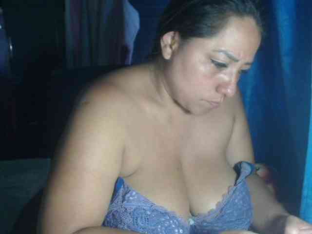 adrianamilf44 webcam