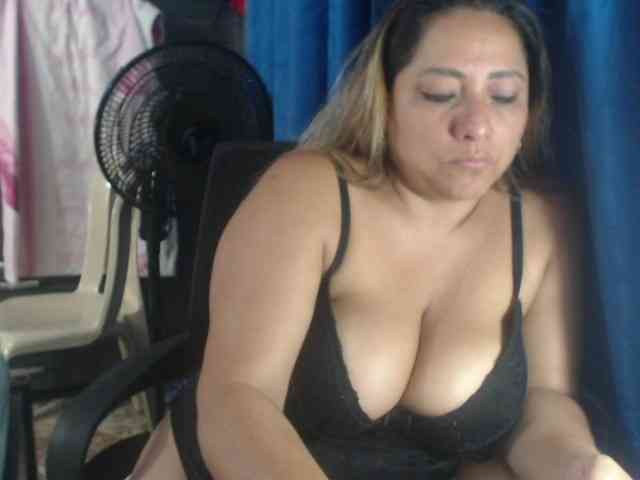 adrianamilf44 webcam