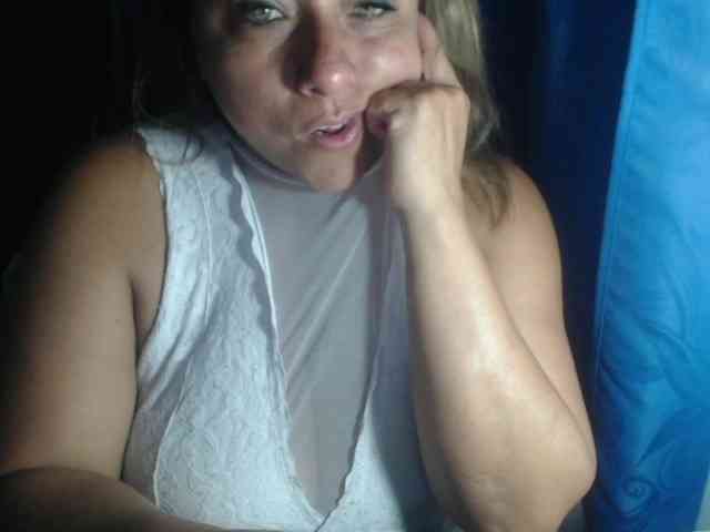 adrianamilf44 webcam