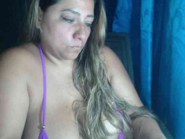 adrianamilf44 webcam