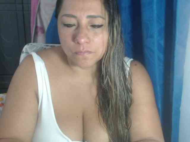 adrianamilf44 webcam