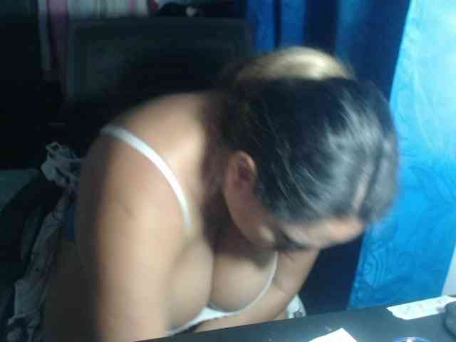 adrianamilf44 webcam