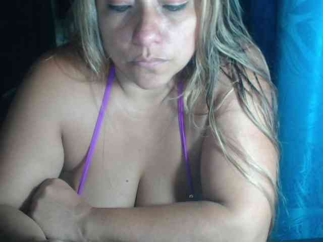 adrianamilf44 webcam