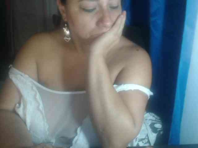 adrianamilf44 webcam