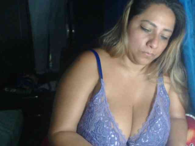 adrianamilf44 webcam
