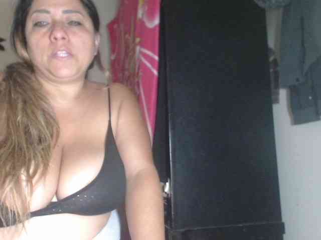 adrianamilf44 webcam