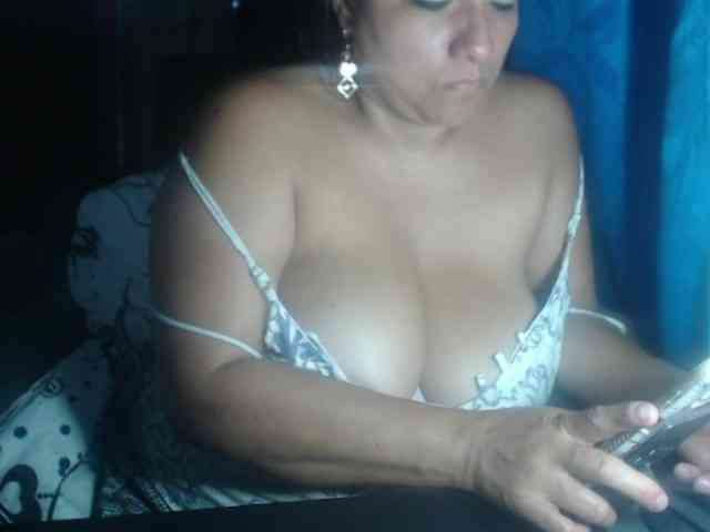 adrianamilf44 webcam