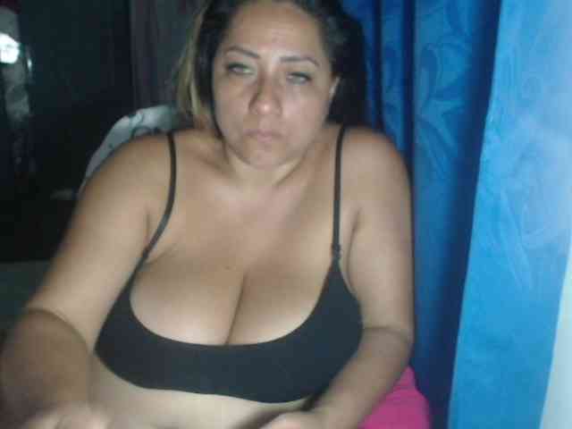 adrianamilf44 Live Webcam on BongaCams