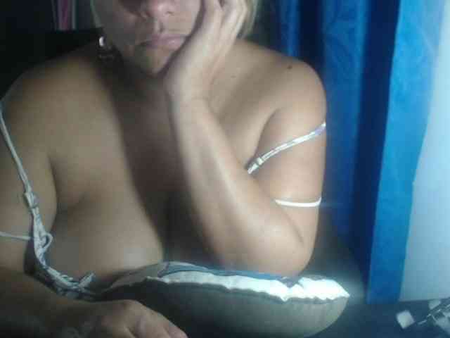 adrianamilf44 webcam