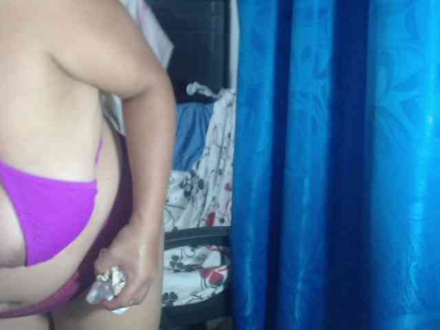 adrianamilf44 webcam