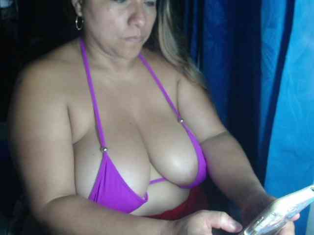 adrianamilf44 webcam